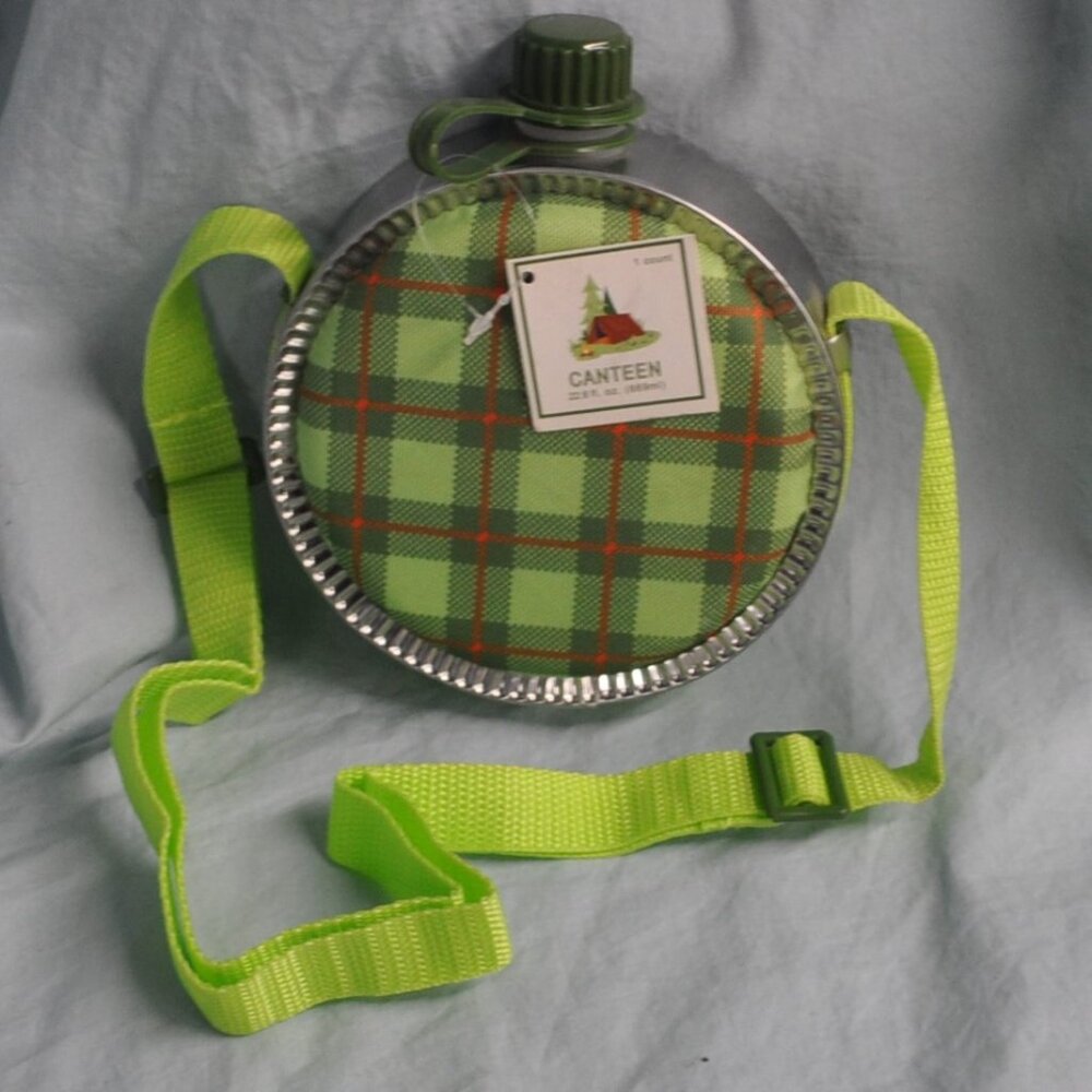 green plaid canteen flask travel hiking with adjustable strap 22.6 fl oz NWT(61)